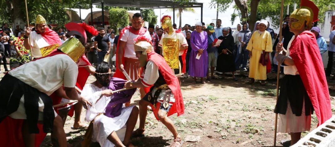 Representan el viacrucis en el Cereso de Mérida