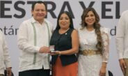 Yucatán reconoce a docentes por décadas de labor educativa